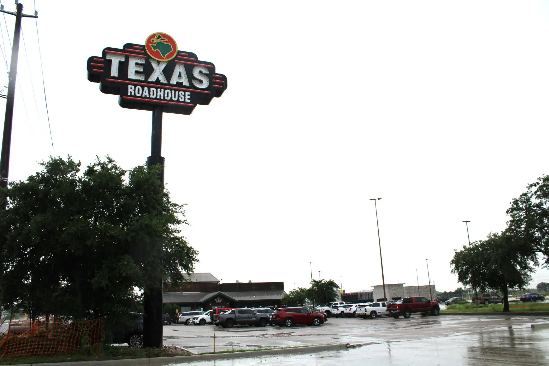 Texas Roadhouse is set to relocate within the San Jacinto Marketplace by early 2027, according to representatives of Fidelis Realty Partners.